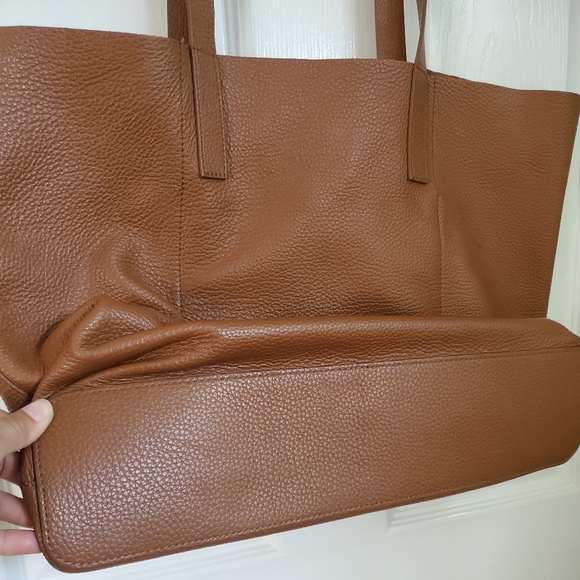 Everlane Soft Day Tote Handbag in Cognac - Picture 4 of 7